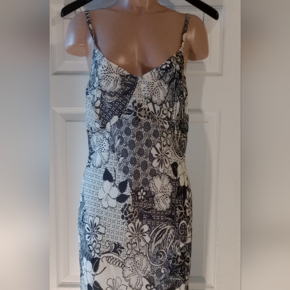 OLTRE BLACK AND WHITE FLORAL SLEEVELESS MAXI DRESS, SIZE 10